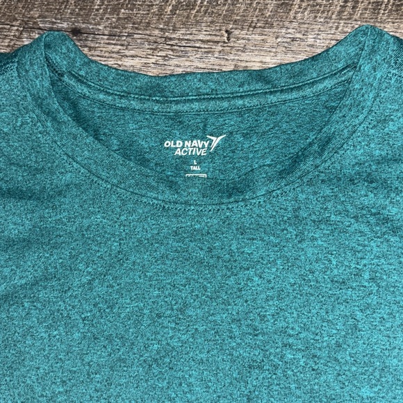 Old Navy Active Tee - Picture 2 of 3